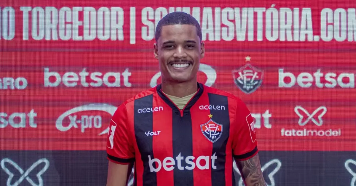 Vitória: Estratégias de Ataque, Novos Talentos e Busca por Reforços
