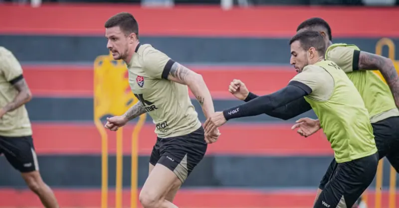 Renato Kayzer: Ausência Estratégica em Jogo do Vitória na Sul-Americana