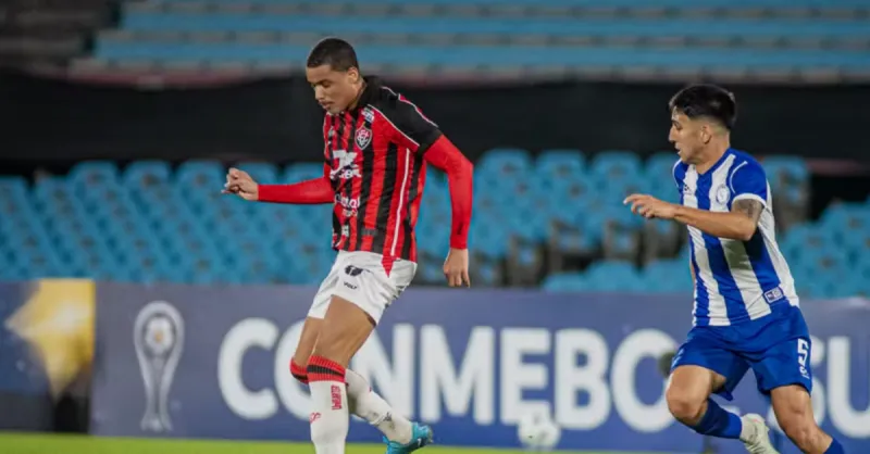 Vitória vence Cerro Largo na Sul-Americana: Análise Tática