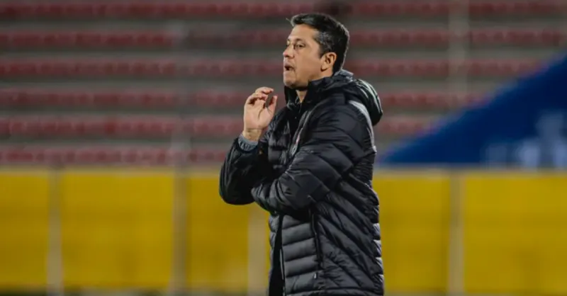 Vitória Fora da Sul-Americana: Thiago Carpini Avalia Desempenho e Futuro no Brasileirão
