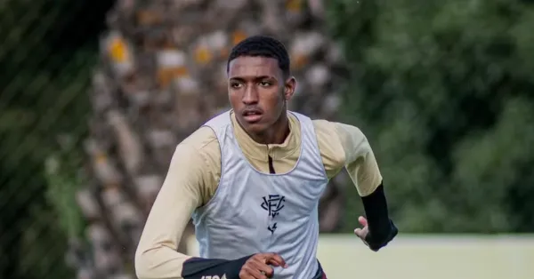 Vitória: Zagueiro Kauan sofre grave lesão e passará por cirurgia | Impacto no elenco