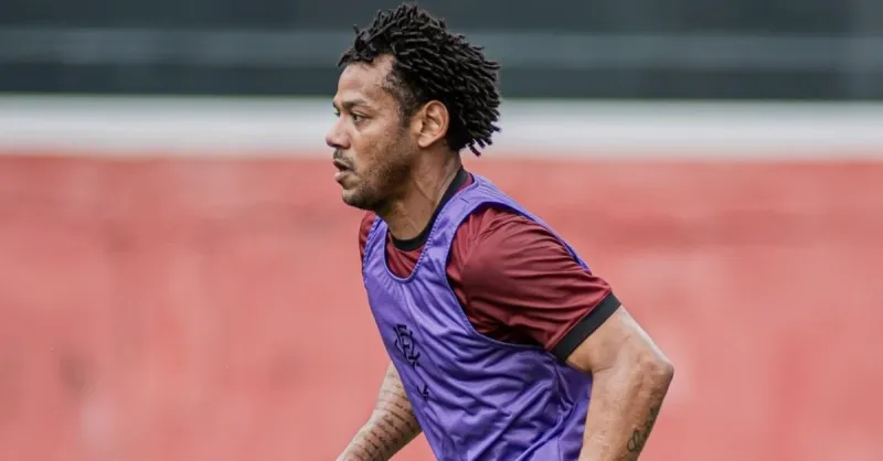 Romarinho no Vitória: Camisa 7 e a Urgência de Gols