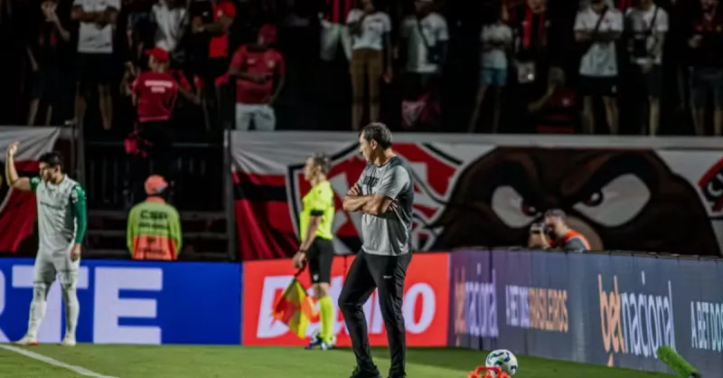 Carille Analisa Empate do Vitória: Falta de Confiança Decisiva Contra Palmeiras