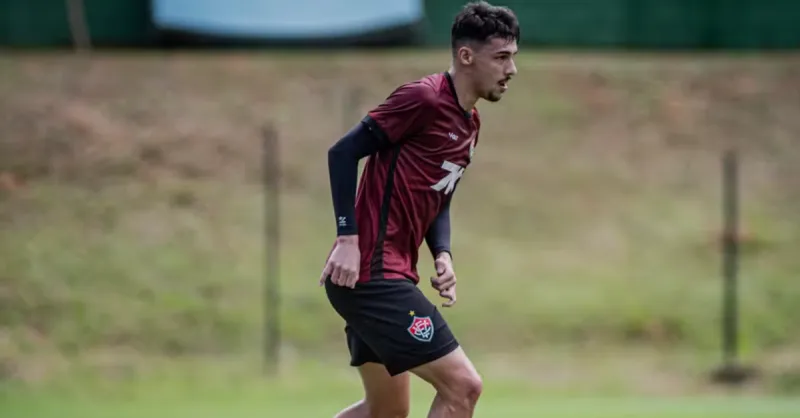 Vitória: Claudinho Assume Lateral Direita em Jogo Decisivo contra o São Paulo