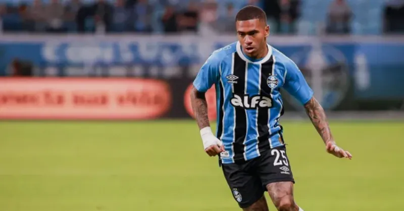 Vitória busca lateral Lucas Esteves do Grêmio: Proposta de empréstimo negada