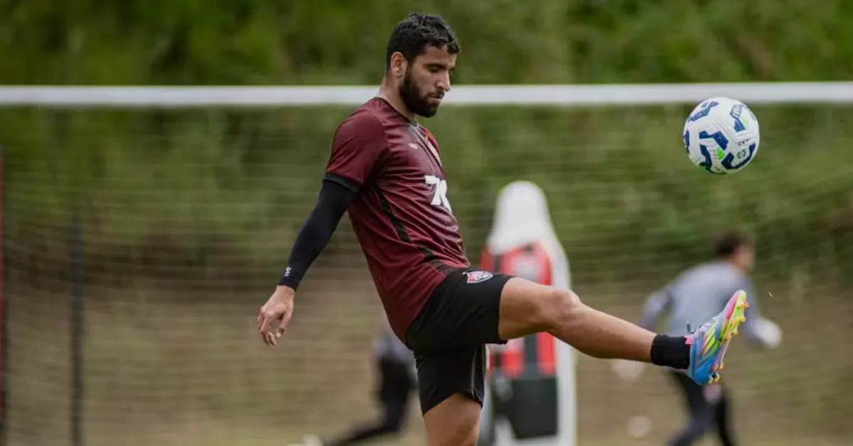 Pepê Liberado: Volante do Vitória Retorna e Vira Opção Crucial para Fábio Carille