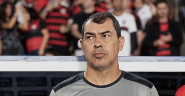 Fábio Carille Demitido do Vitória: Goleada para o Flamengo Põe Fim à Trajetória e Revela Crônica Instabilidade na Série A