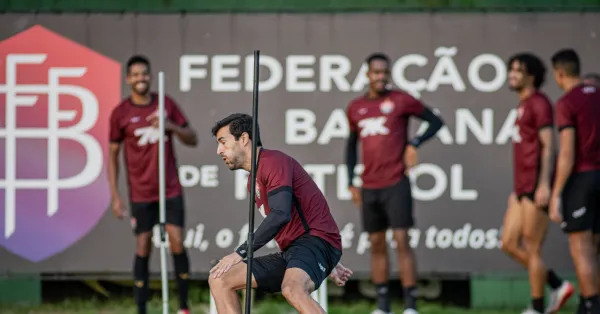 Duelo Vitória x Atlético: Quem Comanda o Galo Após Saída de Cuca?