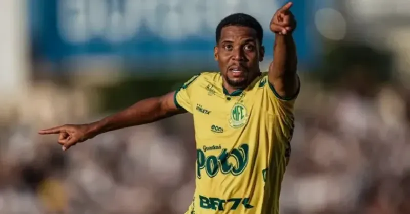Iury Castilho: Ex-Vitória Destaque e Liderança do Coritiba na Série B