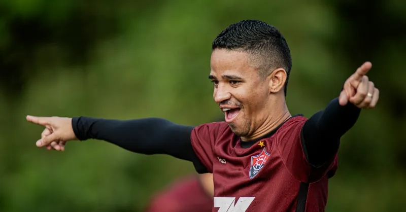 Ascensão de Erick no Vitória: Gols Cruciais e o Duelo contra o Fortaleza