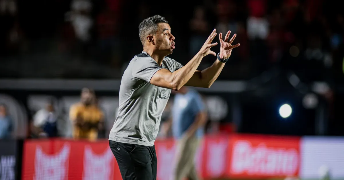 Vitória: O Dilema dos Estrangeiros com Jair Ventura – Entenda as Escolhas do Técnico