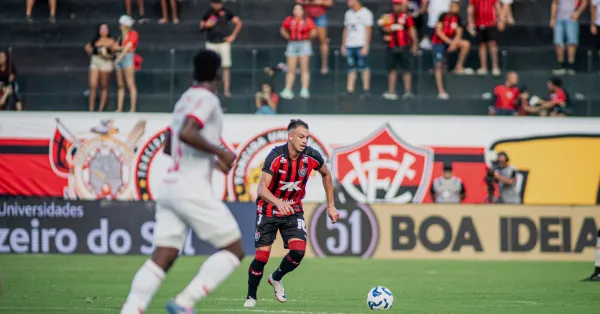 Vitória Enfrenta Bragantino: Análise Crucial do Jogo Aéreo e Desempenho Fora de Casa