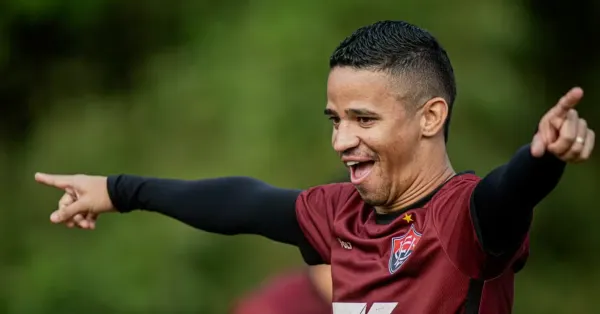 Erick fica no Vitória: Clube vence Coritiba e fecha com atacante