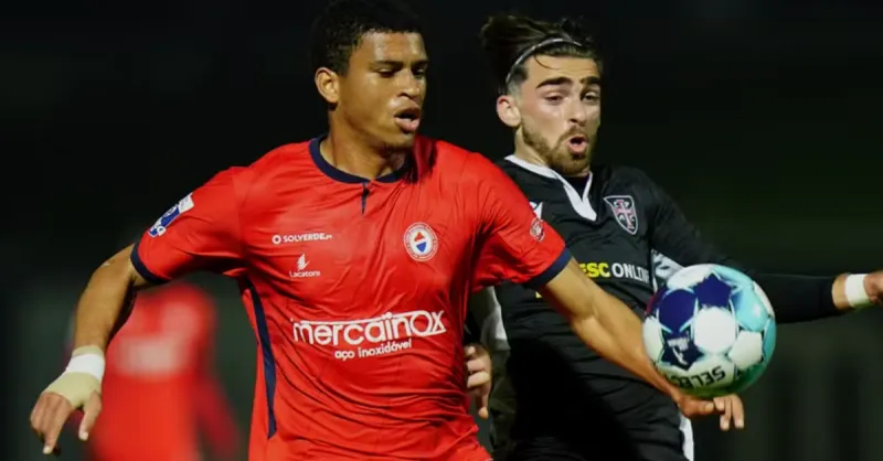 Vitória: Caio Marcelo Fora, Nova Busca por Zagueiro Experiente para 2026