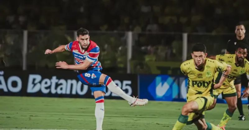 Emmanuel Martínez Vitória: meia argentino traz qualidade e consciência tática para o Leão