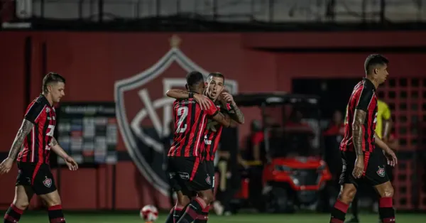 Vitória goleia Juazeirense na estreia do time principal: análise e destaques