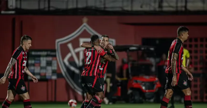Vitória goleia Juazeirense na estreia do time principal: análise e destaques