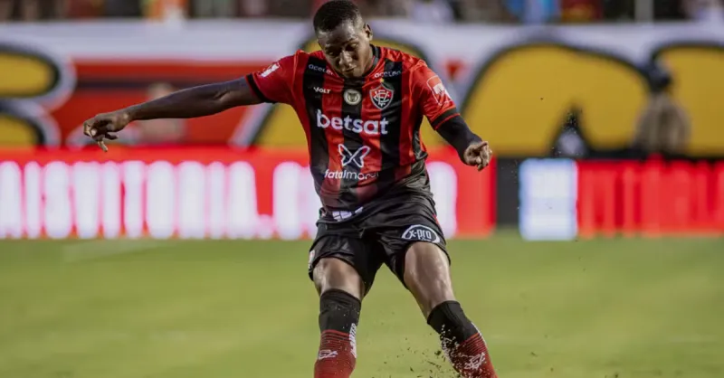 Dudu Ganha Oportunidade Como Titular Contra Flamengo No Vitória